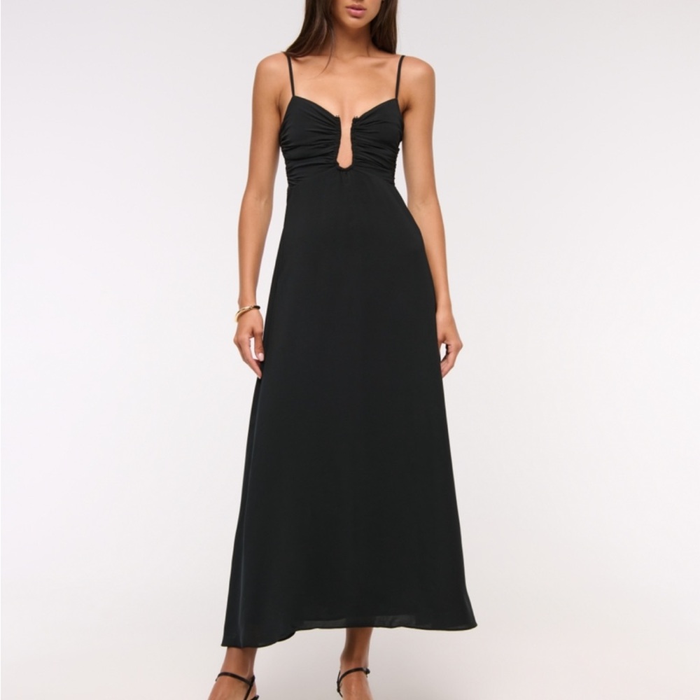 NWT Abercrombie & Fitch Black BESTSELLER
Bra-Free Hardware Maxi Dress